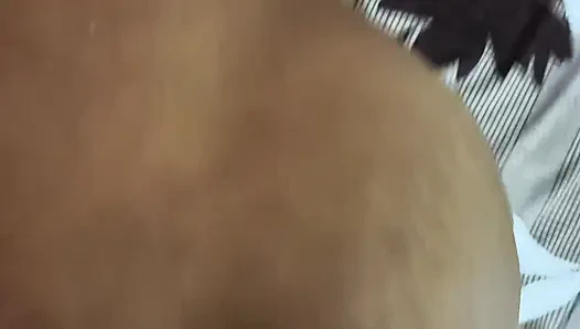 Hintli desi yeni çift sert sikişiyor ve acıyla sikişiyor tam seks