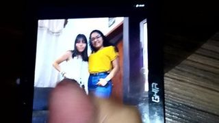 Hommage au sperme à Melany Velazquez et à son amie salope