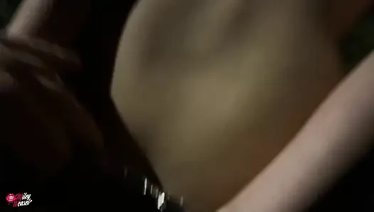 Devote Blonde Analschlampe in Handschellen Öffentlich Gedemütigt!!