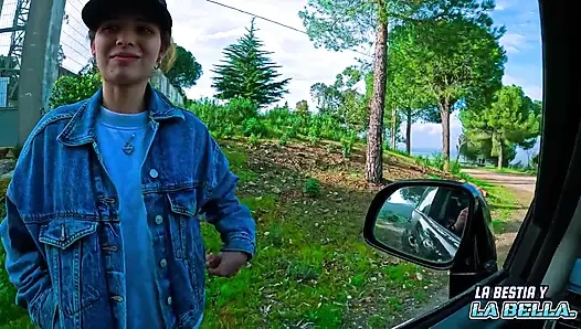 Незнакомец берет меня в мой дом в обмен на минет, а затем трахает меня.