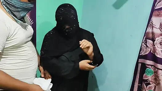 Müslüman kız tesettürlü bebek sert seks hakkında konuşuyor