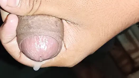 Akela room mai ladka hilaate  huee