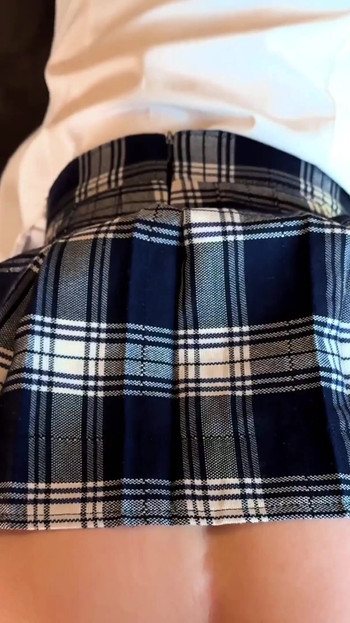 Jebana i sperma u mom skromnom razredu | Klip 2