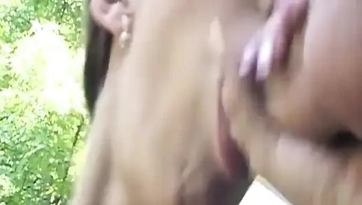 Tante seksi ini dientot habis-habisan sama banyak kontol besar sampai banjir sperma