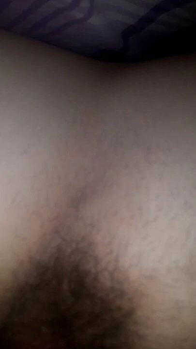 i play with the hairy pussy of a blindfolded girl