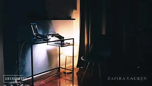 Лизание лизания и кончания в рот модной модели Poliah