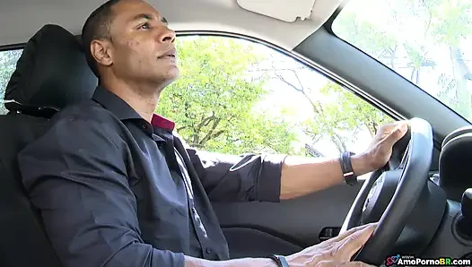 Ibu tiriku ketinggalan bus... dan tebak apa yang membuat driver aplikasi gratis