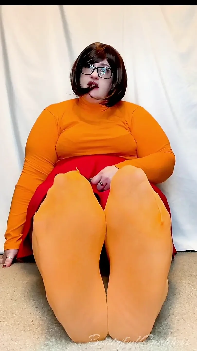 Jerk off Instructions by Velvet Velma the BBW Enchantress with Big Feet of Mystery Inc Bootyful Bella Blast