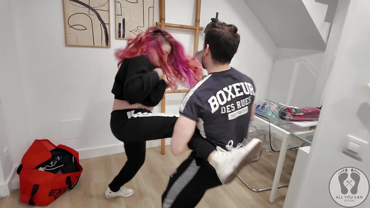 4K I Caught a Girl Try to Escape Fighting with Kicks