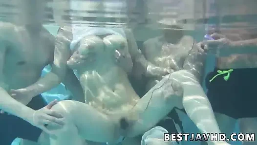 Uncensored JAV of Suzuna Komiya providing exclusive blowage by the pool!...