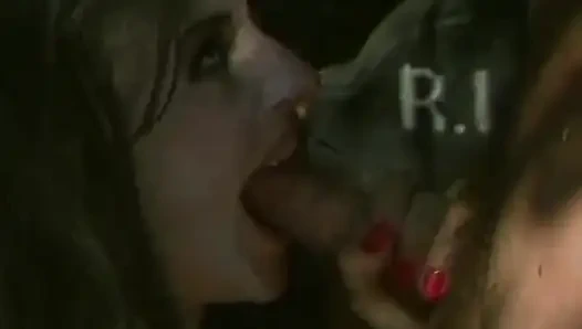 Анальная долбежка на улице, широко зияющая задница листья