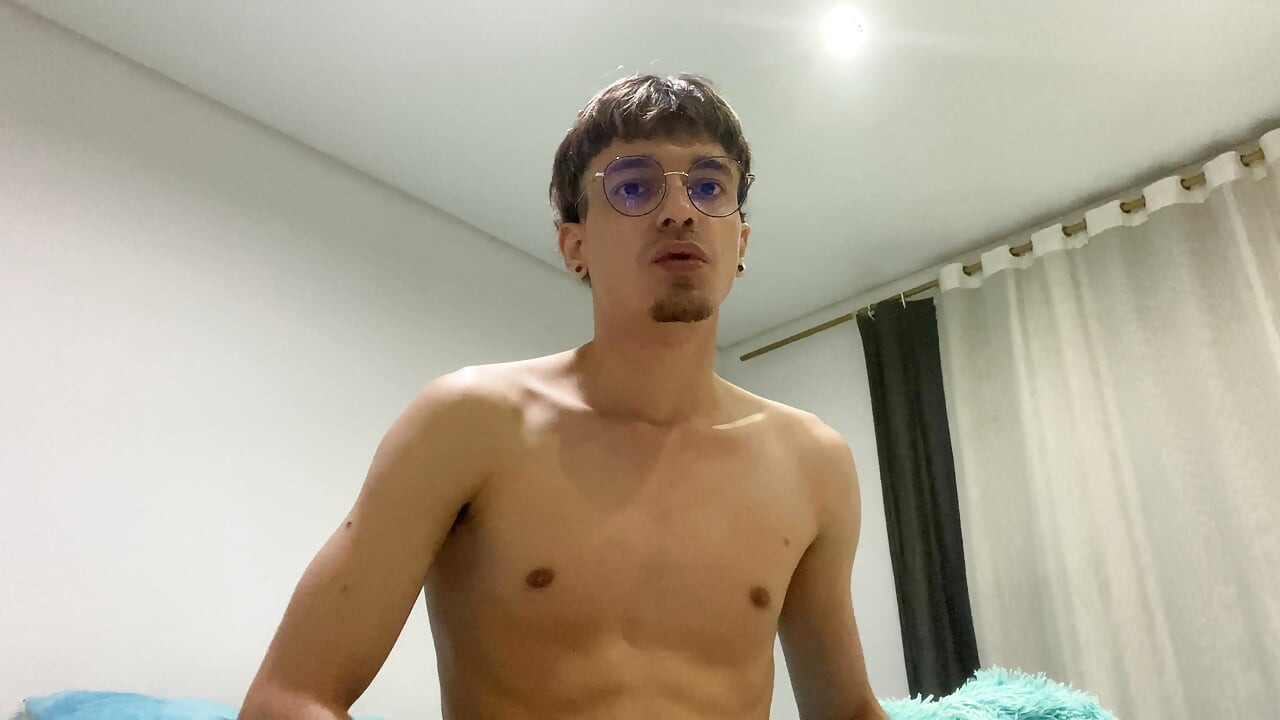 SLIM TWINK GETTING HORNY AND WANKING HIS DICK