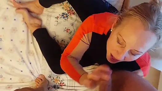 Sexy Blonde Reife Ehefrau Genießt Oral