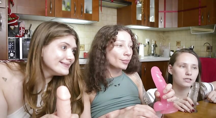 kinky sluts girlfriends suck threesome deep hot hot