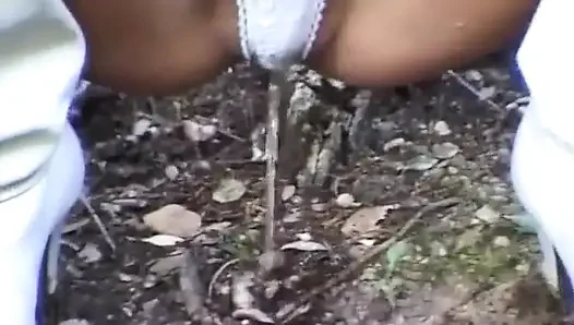Pissen in den wäldern