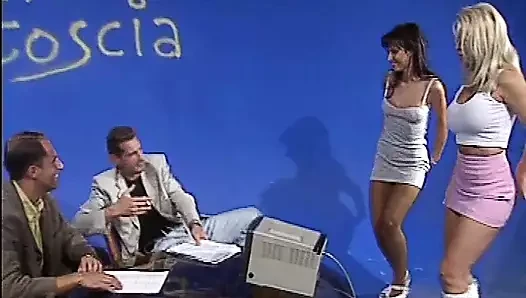 Striscia la coscia Sc 1 lewd orgy