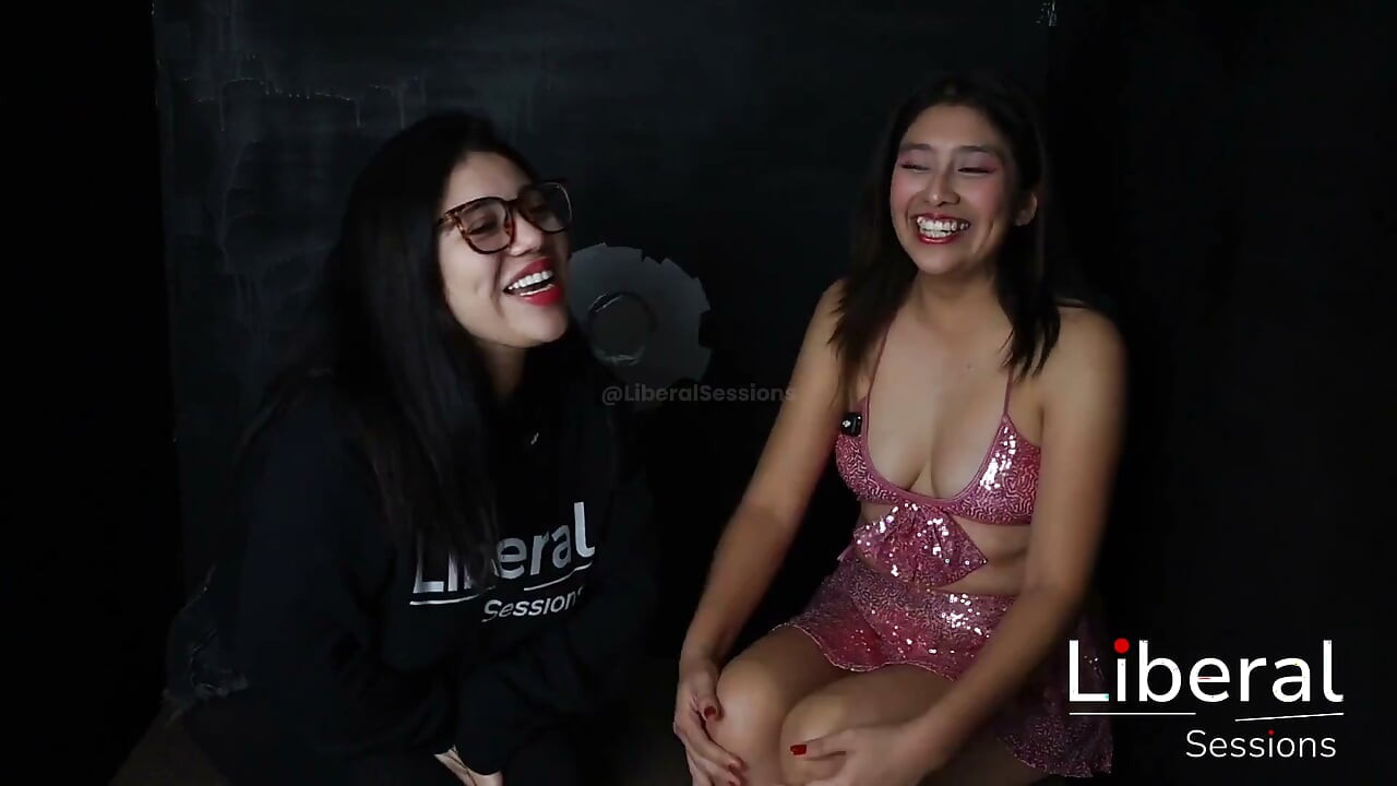 Gadis kurus ini pertama kali di glory hole