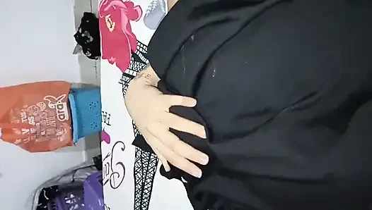 Komşum beni odasına davet ediyor pikaa6 oral seks yapmamı istiyor ve sonra New York'lu sert sikişiyor