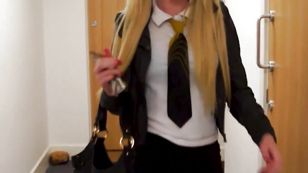 Teen Blonde Dogging Blowjobs and Big Facials