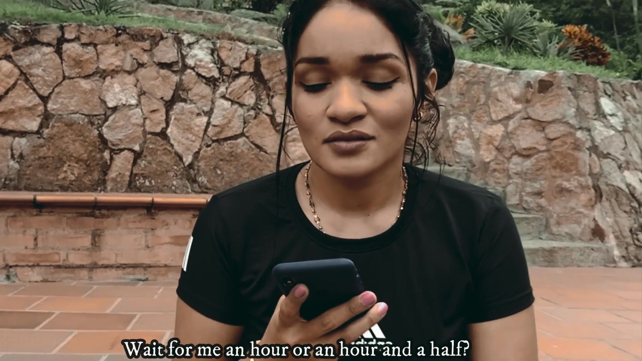 饥渴的拉丁大屁股操她的瑜伽教练 - 胖美女