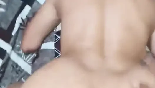 Pooja karısının amını yarakla sikiyor