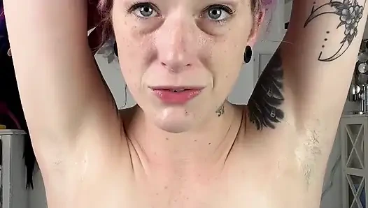 Kıllı koltuk altı tükürme oyunu