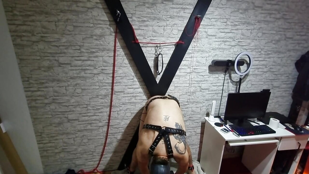 Fuck Machine Pounds Mature Slut's Gaping Holes Relentlessly