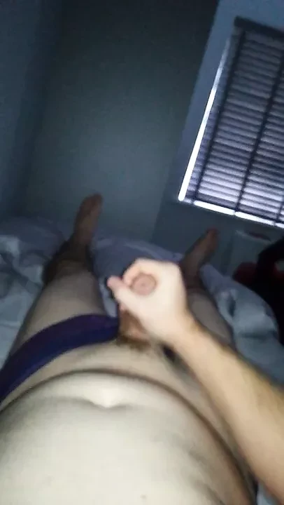 Eu sou um garoto com tanto tesão de manhã, mas eu parei meu orgasmo