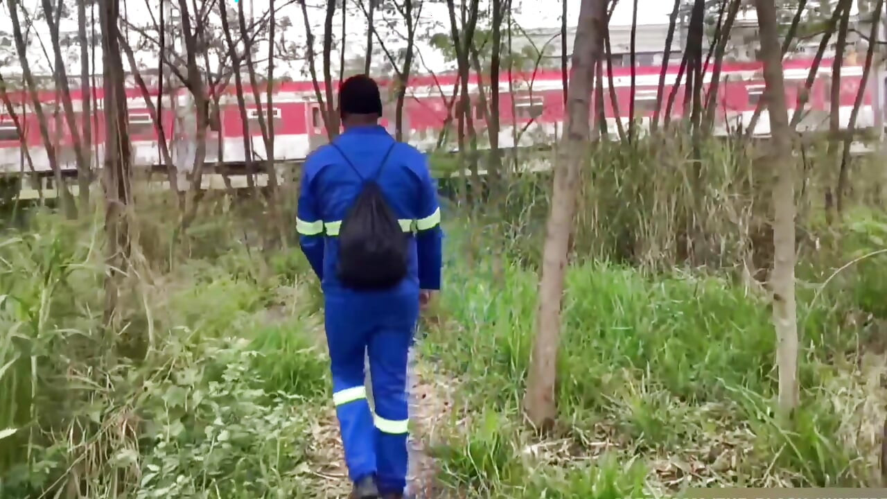 A Worker Passed Through the Park and Received a Blowjob.