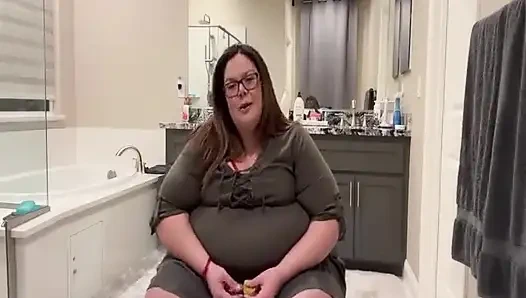 Plump Paradise First Weigh in! (sd-wmv)