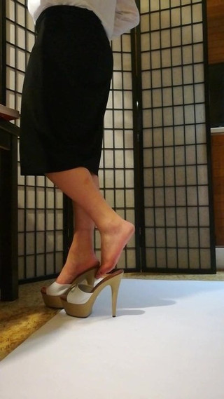 Secretary in heels part 2