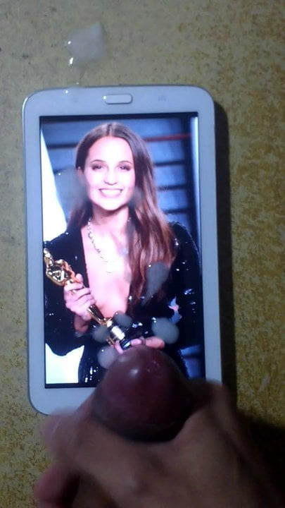 Alicia Vikander cumtribute