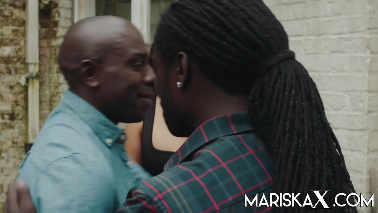 夫がbbcに提供するmariskax mariska