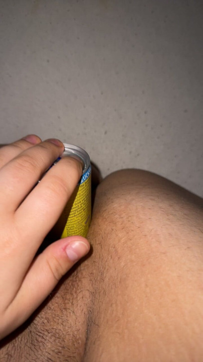 Γαμάω το μουνί μου με τη Redbull