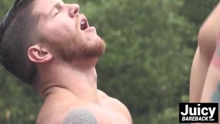 Sexo a pelo al aire libre para Ashton McKay después de un paseo en cuatrimoto