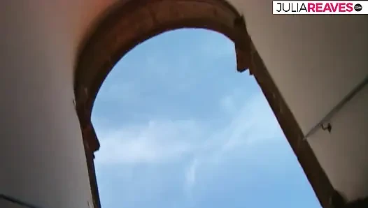Cewek nakal ini lagi nungging dan memeknya dientot dari belakang sambil nungging