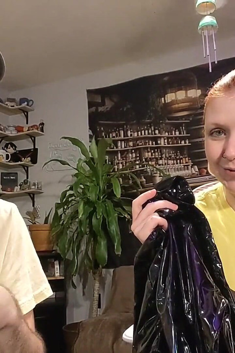 ウィッシュリストギフト9 - 赤いコルセットと黒のビニールドレス 開封とマスターベーション