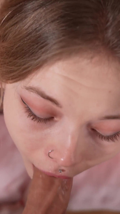 Teen gets an orgasm after deepthroat