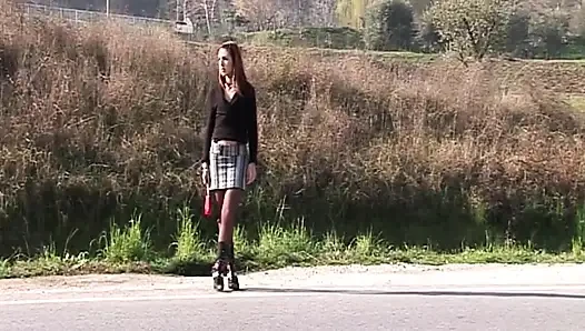 Tätowierte MILF für auto-blowjob und bett-hämmern abgeholt