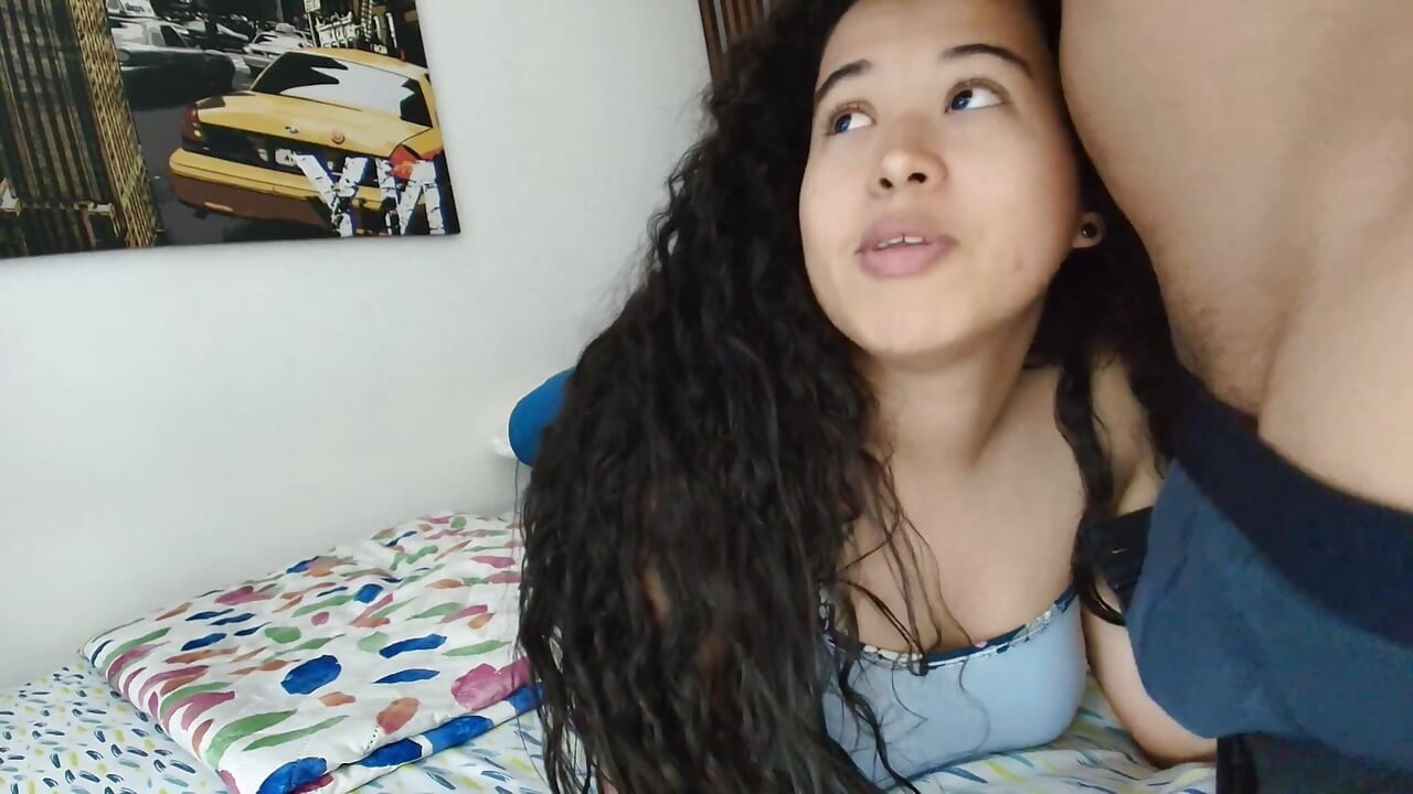 Jocul cu pizda venezuelei excitate este în casa mea