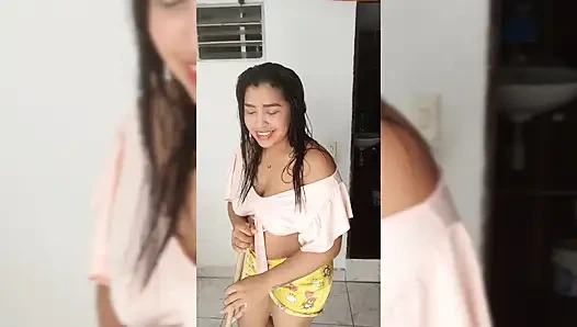 Saya membuat kesepakatan dengan pacar saya, dia üyeleriihkan tangga sebagai ganti oral seks yang baik