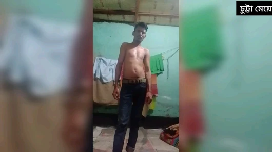 Bu video kızlar için, odanın içindeki çıplak video.