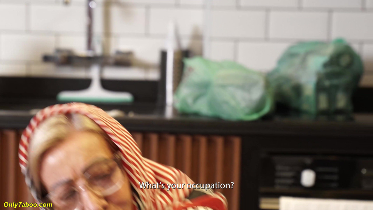 77岁的老奶奶的屁股被狠狠地摧残