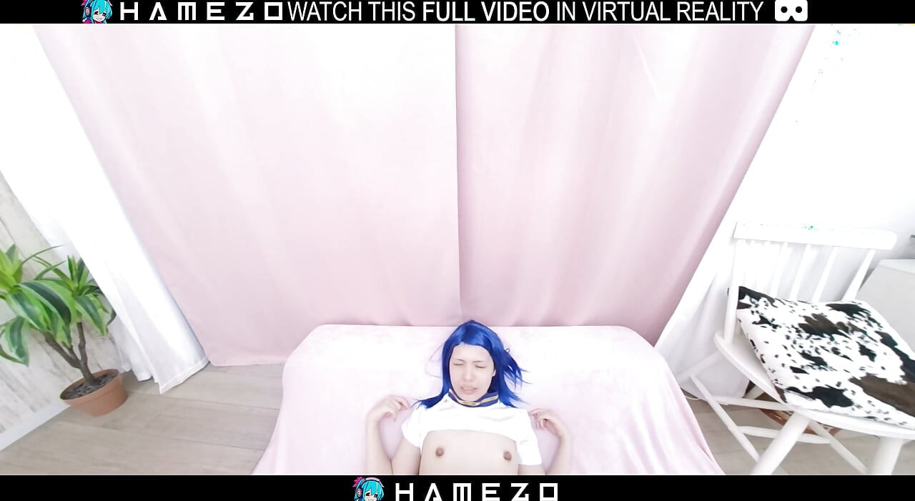 Japanska tjejen Kotomi Hoshino tillfredsställer sin nya älskare i VR.