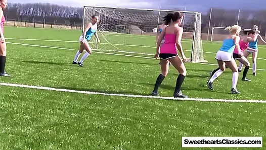 Kick off Piala Dunia di SweetheartsClassics