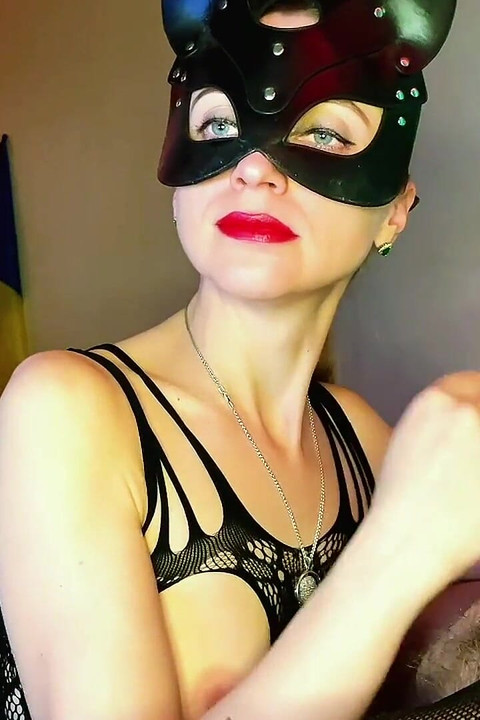 Oksi's Red Lips and Extreme Throat Fuck