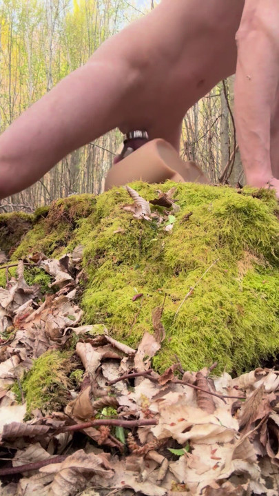 迷路在森林里...为了活着，我操我的手淫者。