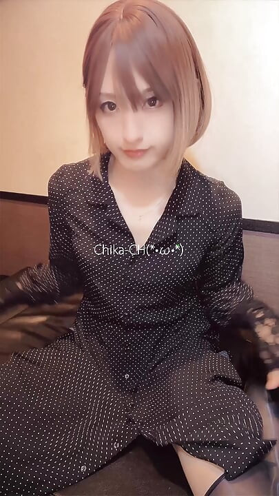 조용히 자위하는 밥 헤어 스타일 드레스 크로스드레서의 비디오.