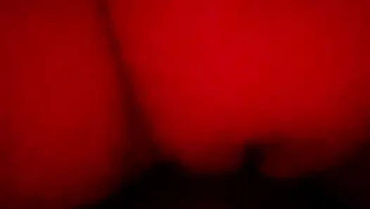 Heiße verheiratete rothaarige mit sexy füßen nimmt einen riesigen bbc von HINTEN.