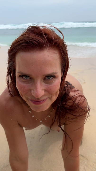 誰が私が裸でビーチにいるのを見たいの?